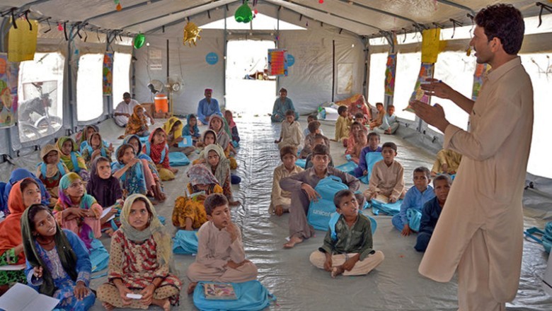 Sindh decides to establish 20 new colleges, rehabilitate 15,000 flood-affected schools