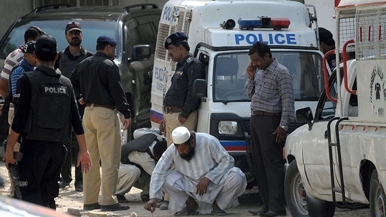 Woman killed in exchange of fire between police, muggers in Karachi