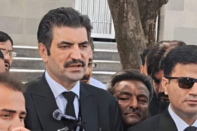 #SherAfzalMarwat trends after LHC orders his release