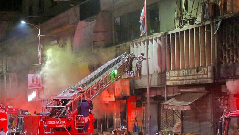 Many shops gutted in Saddar mobile market fire
