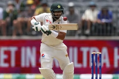 Fans question defensive approach of Imam-ul-Haq against Australia