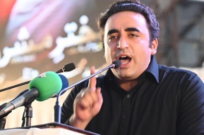 ‘Sohanay khuwab’: Netizens question viability of PPP’s ‘free electricity, double salary’ promises