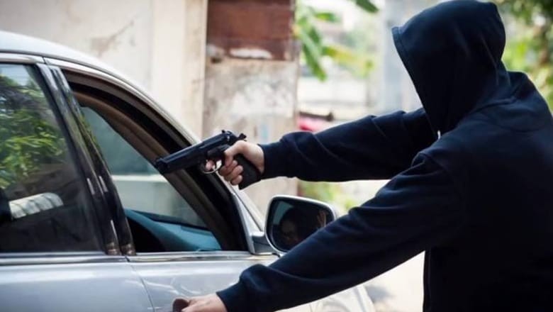 Civil judge robbed at gunpoint en route to Shikarpur from Kandhkot