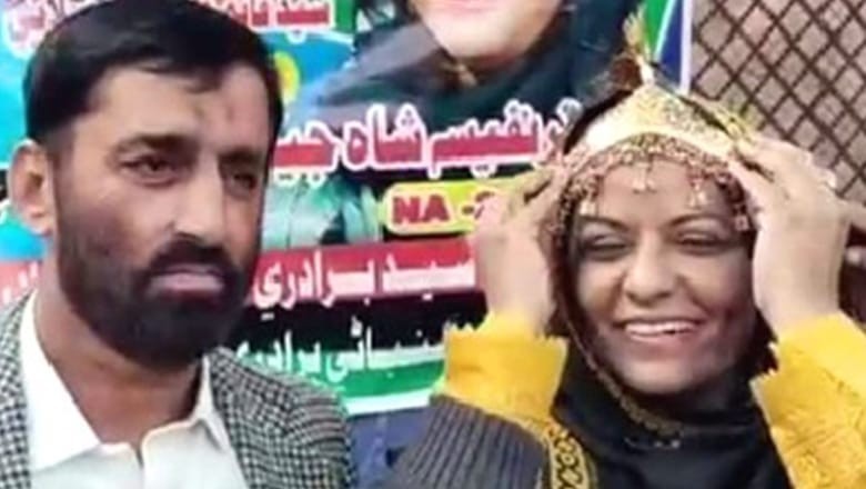 Food dept clerk gifts gold crowns to PPP leaders in Khairpur