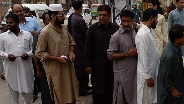 Voters report delays and mismanagement at polling stations