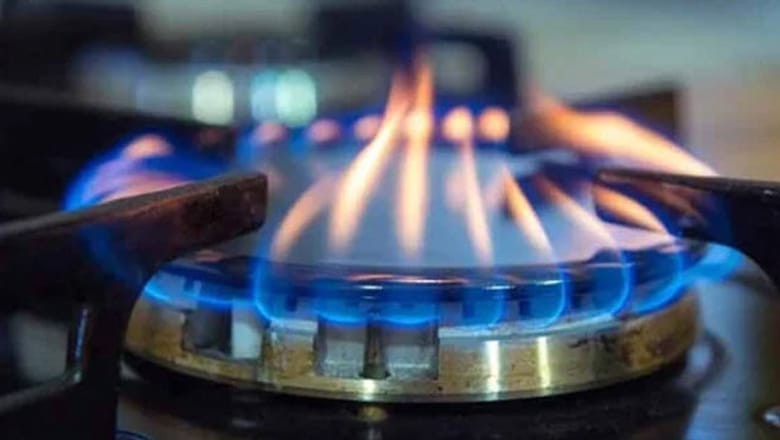 Federal cabinet okays gas tariff hike by 67pc