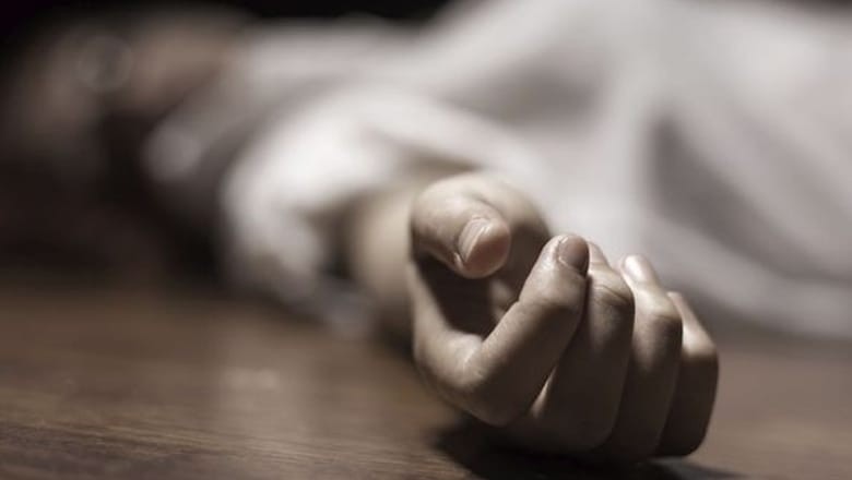 Indian woman commits suicide after her husband snatches her cellphone