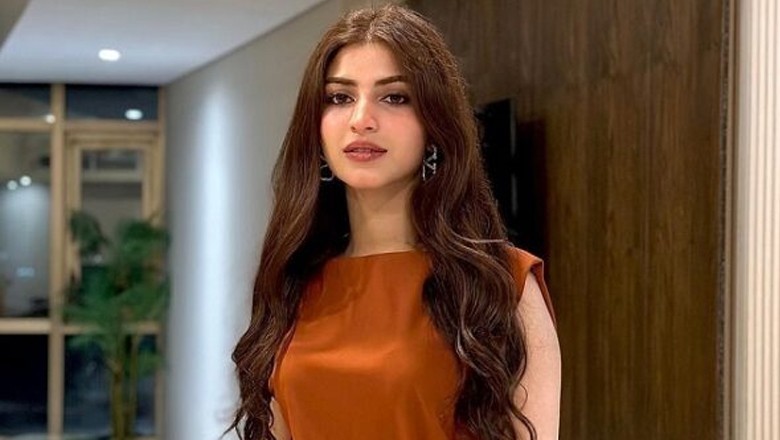 Kinza Hashmi reveals she received her first showbiz paycheck Rs500,000 at 16