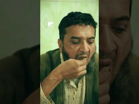 Cafe Siraj ke famous parathe sirf Liaquatabad 4 number Karachi main