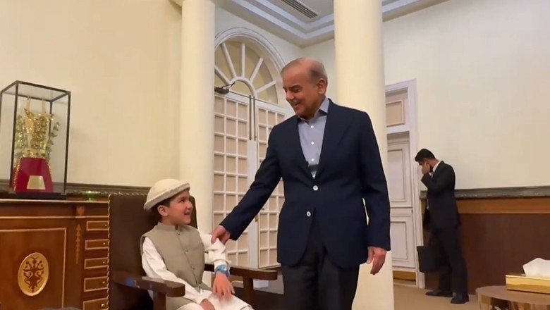 Star vlogger Shiraz meets "Uncle Shehbaz" in Islamabad