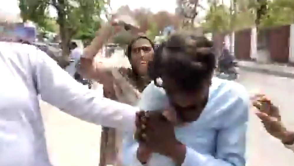 Married woman beats up harasser in Bahawalnagar