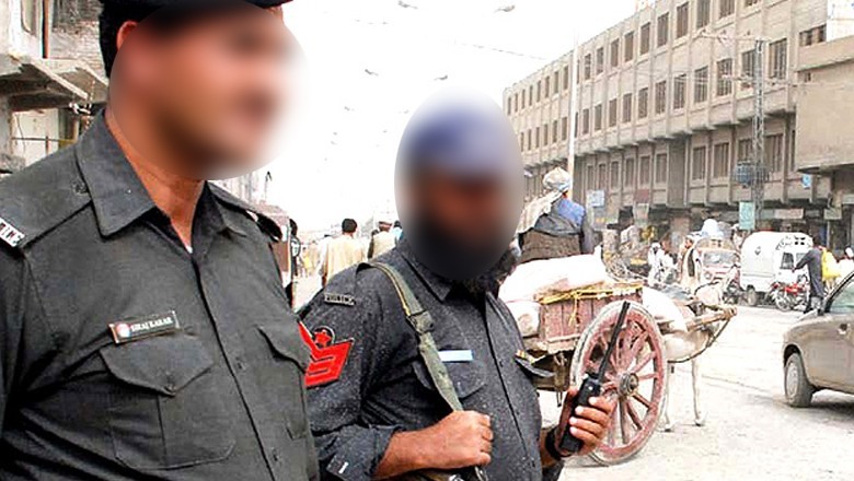 Robbers snatch 'wireless set' from policeman in Karachi