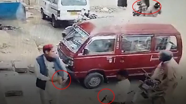 Armed robbers snatch Rs19 lacs from a businessman in Karachi