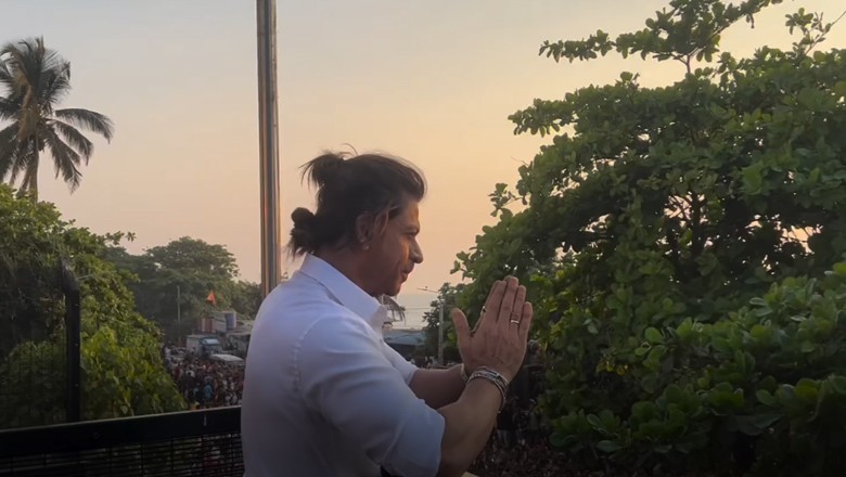 "May Allah bless us all with love, happiness and prosperity," says SRK in his Eid message