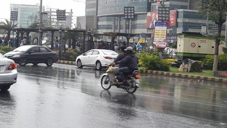 Karachi to receive moderate showers, not UAE-like heavy rainfall: PMD