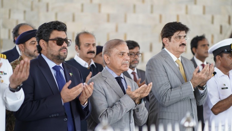 PM Shehbaz announces 150 new buses for Karachi's 17.87 million people