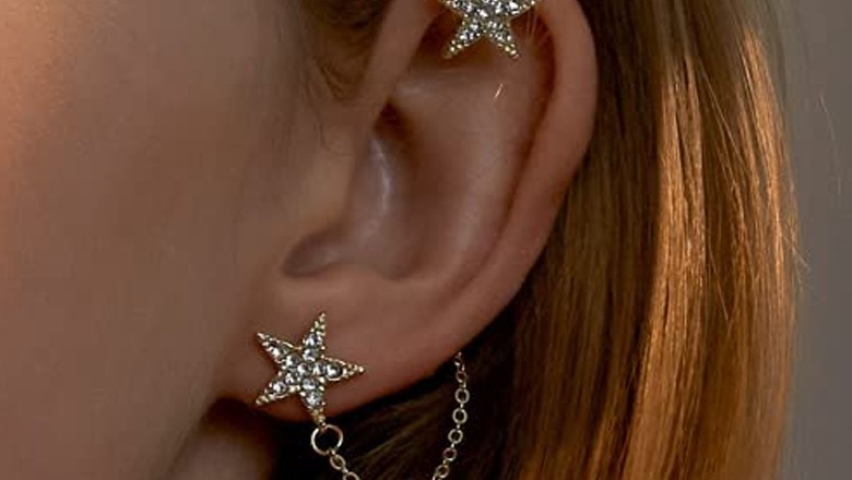 Snatcher tears girl's ear lobes for gold earrings outside Jacobabad NADRA office