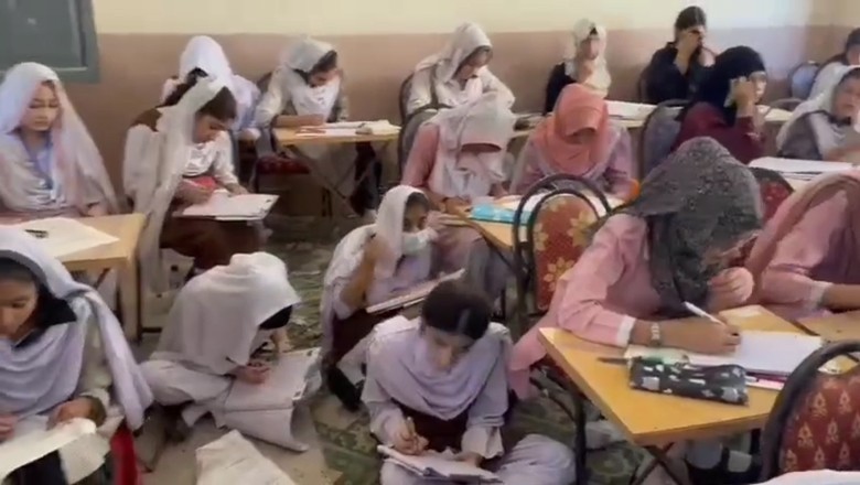 Matric students compelled to give paper by sitting on floor in Karachi