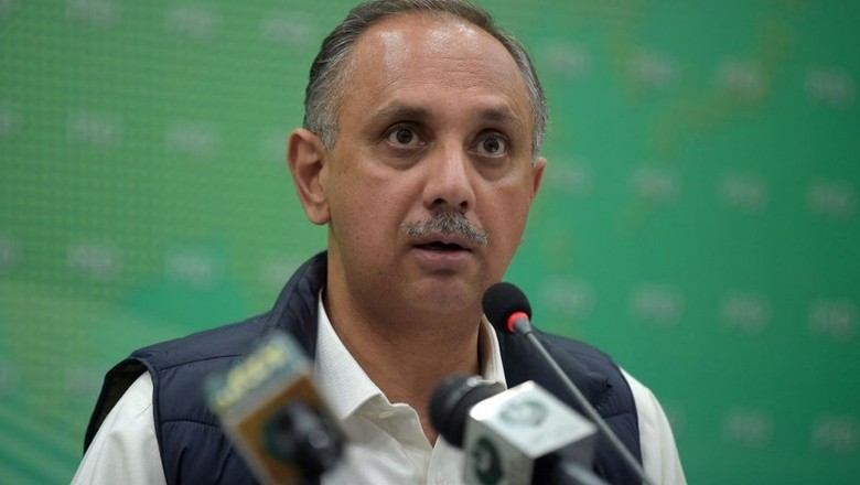 "Defense minister used non-parliamentary words against my grandfather": Omar Ayub