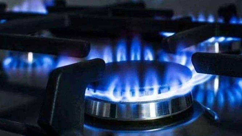 IMF demands Pakistan to increase gas prices twice a year