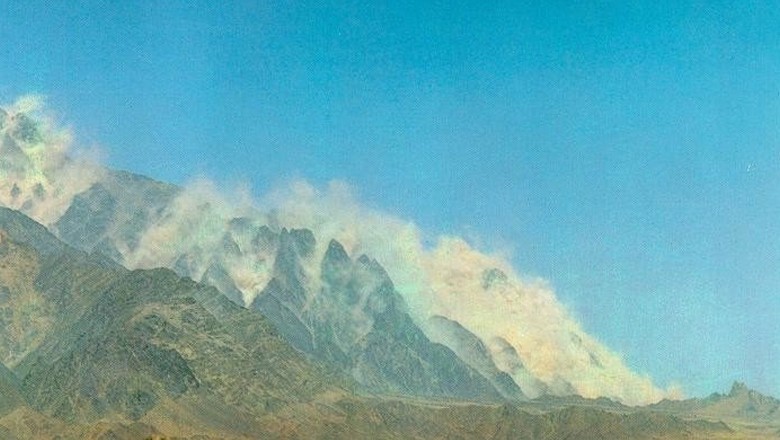 Govt announces public holiday tomorrow to mark "Youm-e-Takbeer"