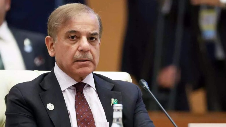 Govt slammed for announcing "public holiday" on Youm-e-Takbeer amid economic crisis