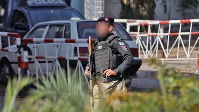 Dacoits snatch mobile phone, Rs80,000 from policeman in Karachi