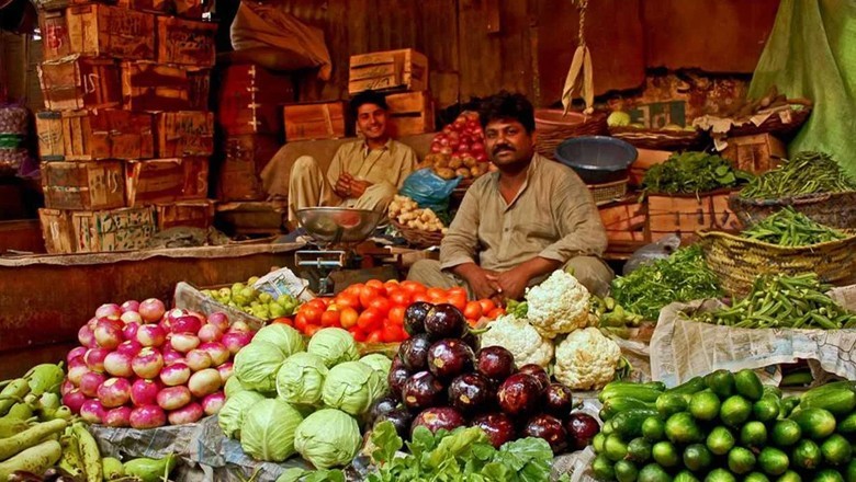 Pakistan's inflation drops to over two-year low of 11.8% in May