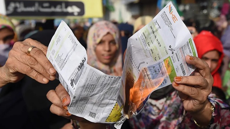 Electricity price hiked by massive Rs10 for Karachiites