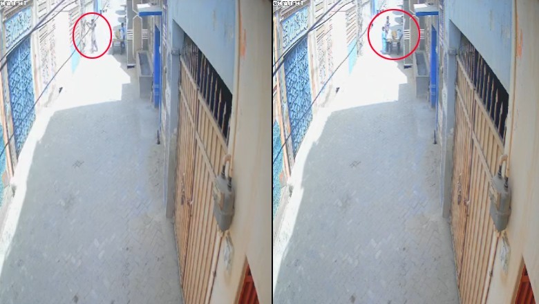 Watch: Scrap buyer boys steal electricity meter in Dadu