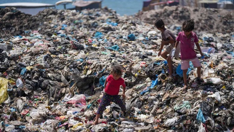 Displaced Gazans forced to live near 'garbage, sewage' due to Israeli bombings