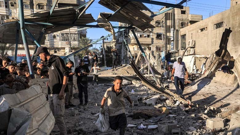 16 killed in Israeli strike on a school in Gaza