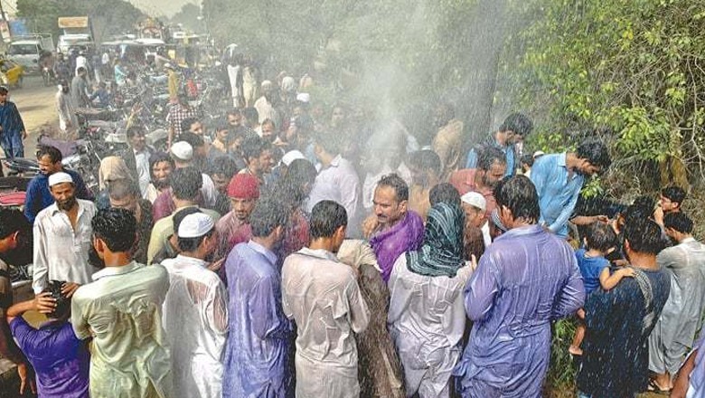 Despite rain prediction, Karachi's feels like temperature to reach 53°C today