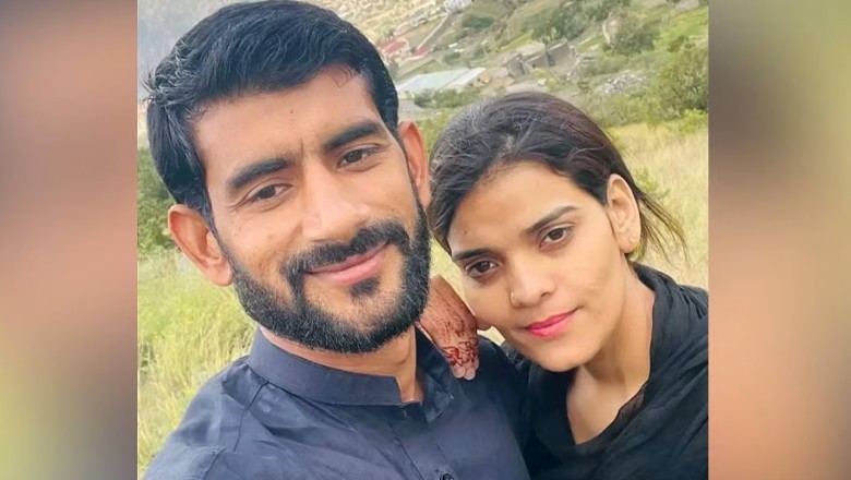 Pakistani woman travels to India to 'unite with husband' she met online