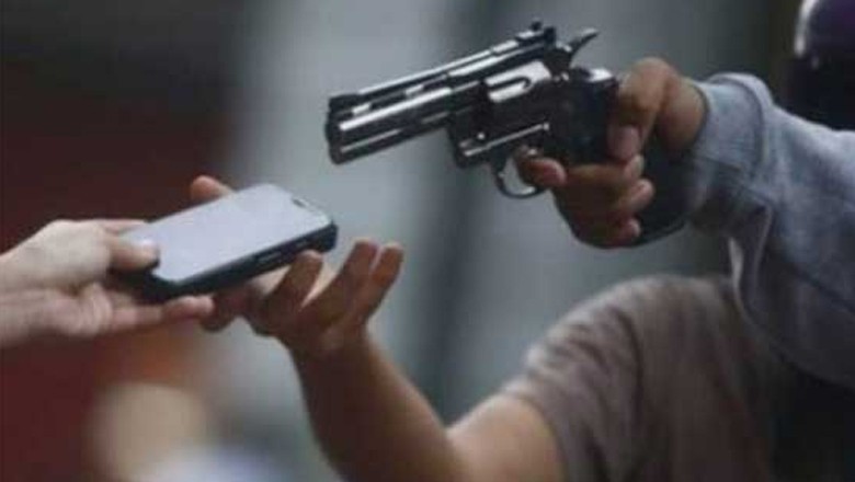 Robbers loot fees of NED University students in Karachi