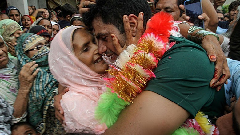 Arshad Nadeem to perform Umrah with family after receiving cash rewards