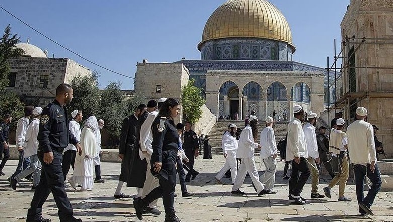Israeli settlers break into Al-Aqsa Mosque