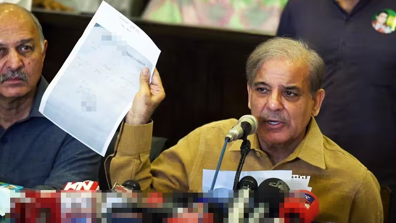 PM Shehbaz directs government offices to switch to paperless system