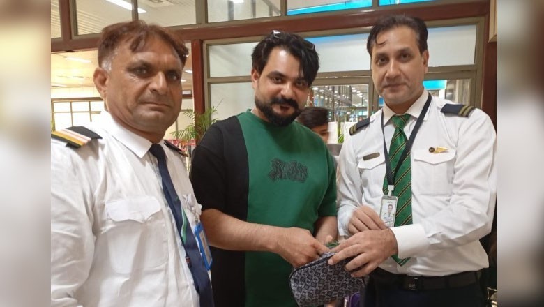 'Honest' PIA staff returns Rs5 million to passenger