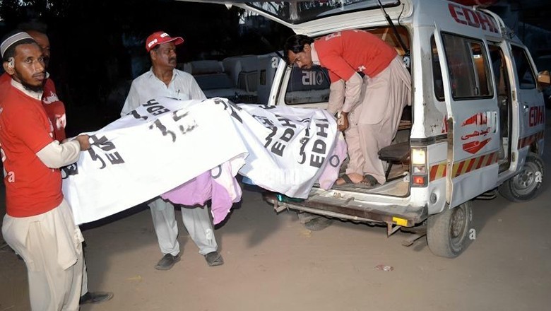 "Ghar main rashan ka ek dana nahi:" Lahore man attempts suicide after poisoning wife, children