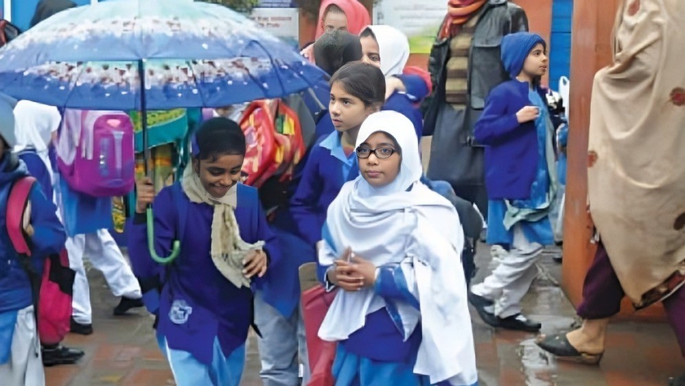 Schools to remain closed tomorrow in Karachi's Central district amid heavy rainfall forecast
