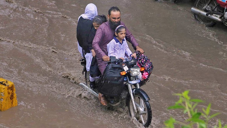 Karachi schools to remain closed tomorrow amid heavy rain forecast