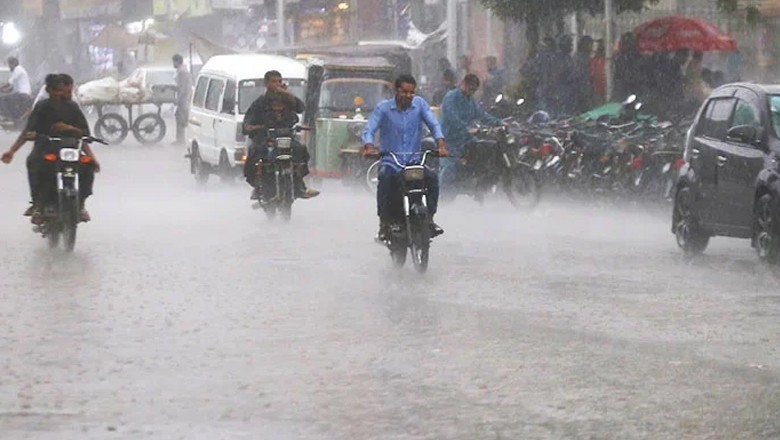 Karachiites warned against 'unnecessary movement' amid cyclonic storm prediction