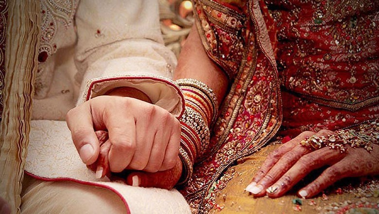 Almost 80% Pakistani men and women are married: survey
