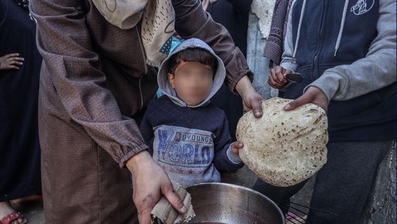 Israel kills Palestinian man, son for 'distributing food' in West Bank