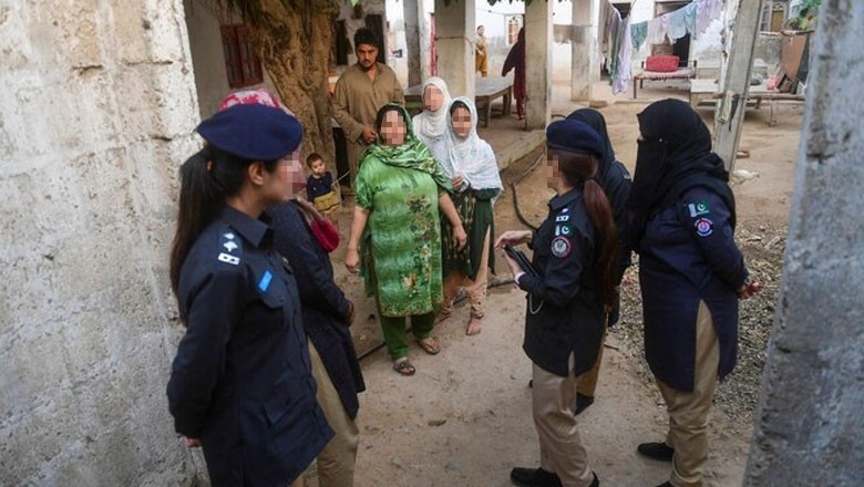 Karachi police arrest six women involved in hypnotising people to enter their homes for robbery
