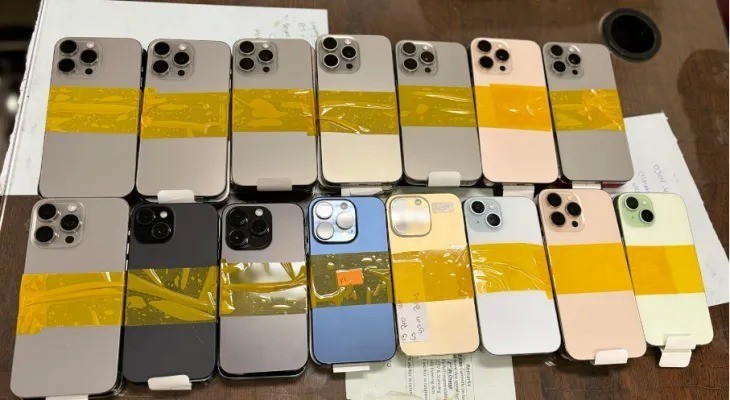 PIA air hostess caught smuggling 30 Iphones at Lahore airport