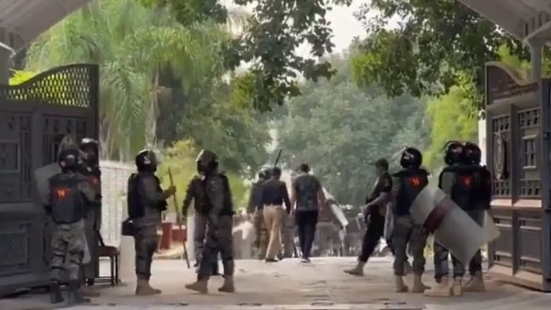 Interior minister claims 11 KP police personnel arrested from Islamabad's D-Chowk