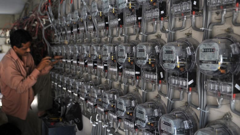 Govt likely to cut power tariff by Rs 8-10 per unit