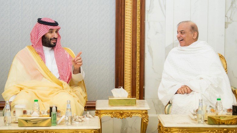 PM Sharif meets Saudi Crown Prince MBS, discusses bilateral trade, investment